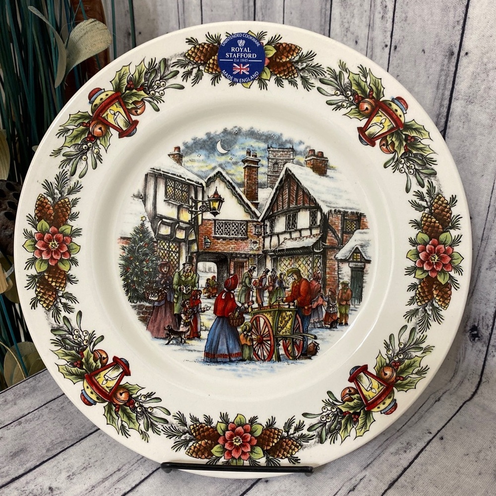 ROYAL STAFFORD OF ENGLAND HOLIDAY DINNER PLATE -ROASTING CHESTNUTS SNOWY VILLAGE